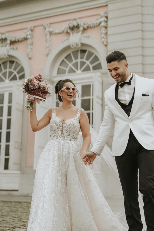 Backless Straps Sleeveless Lace Wedding Dress Appliques A-Line Chapel Train