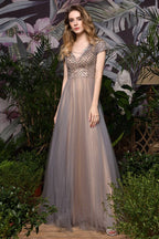 Impresionante vestido de noche largo Aline de quinceañera con mangas cortas