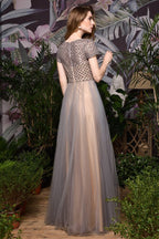 Impresionante vestido de noche largo Aline de quinceañera con mangas cortas