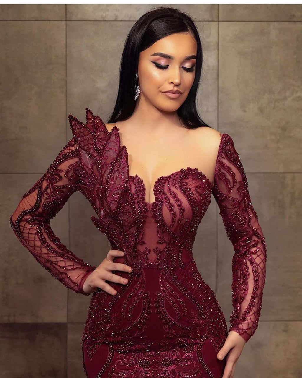 Vestidos de Noite Formais Longos em Tule com Renda, Decote Coração e Cauda de Sereia em Borgonha Deslumbrante