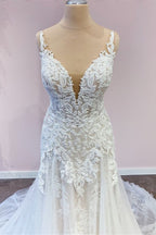 Vestido de Noiva Deslumbrante em Tule Comprido com Decote Coração, Aplicações e Renda em Corte A