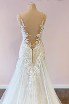 Vestido de Noiva Deslumbrante em Tule Comprido com Decote Coração, Aplicações e Renda em Corte A