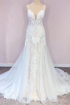 Vestido de Noiva Deslumbrante em Tule Comprido com Decote Coração, Aplicações e Renda em Corte A