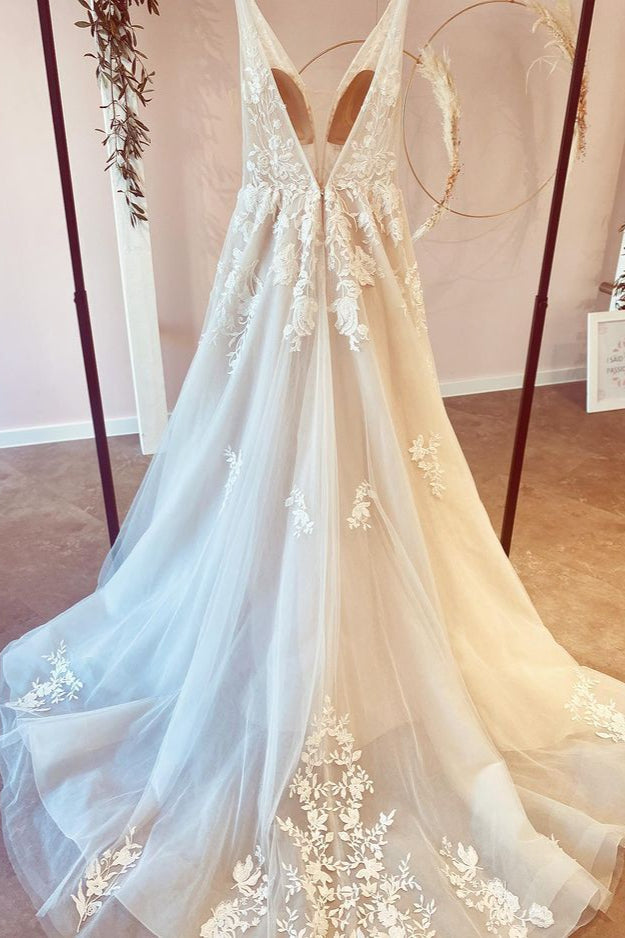 Abito da sposa lungo a linea ad A con scollo a V, tulle e pizzo floreale meraviglioso