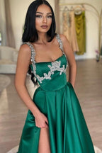 Éblouissante robe de bal longue vert foncé en satin, sans manches, en forme de A, ornée de strass, avec fente