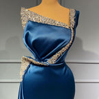 Impresionante vestido de fiesta de sirena de satén elástico con un solo hombro