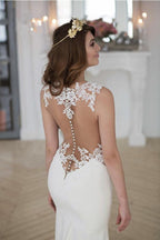 Impresionante vestido de novia de sirena sin mangas con encaje y botones con cremallera