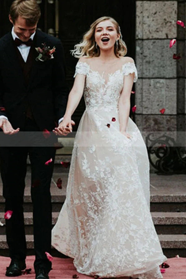 Impresionante vestido de novia estilo princesa con encaje floral y hombros descubiertos