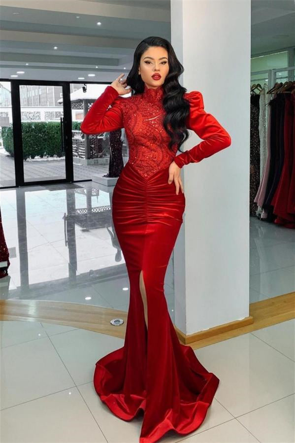 Abito da sera a sirena in velluto rosso con collo alto e maniche lunghe