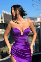 Vestido de noite deslumbrante, sensual, em cetim, com decote em V e corte sereia, com racha lateral