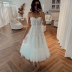 Atemberaubendes trägerloses kurzes Sommer-Brautkleid aus Tüll