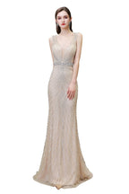 Robe de soirée sirène argentée moulante à perles, sans manches, col en V profond et élégante