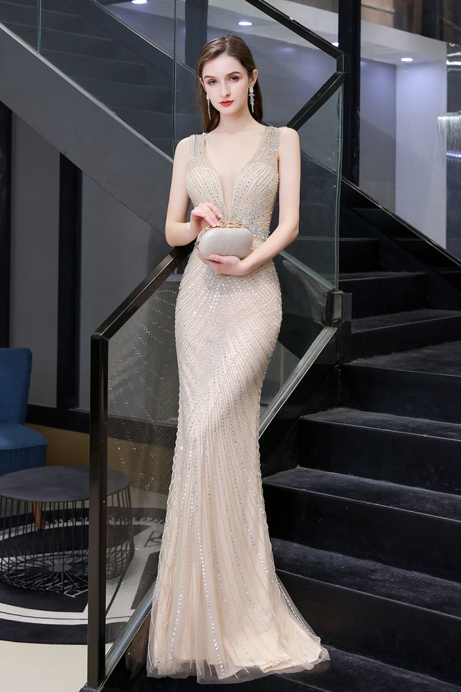 Robe de soirée sirène argentée moulante à perles, sans manches, col en V profond et élégante