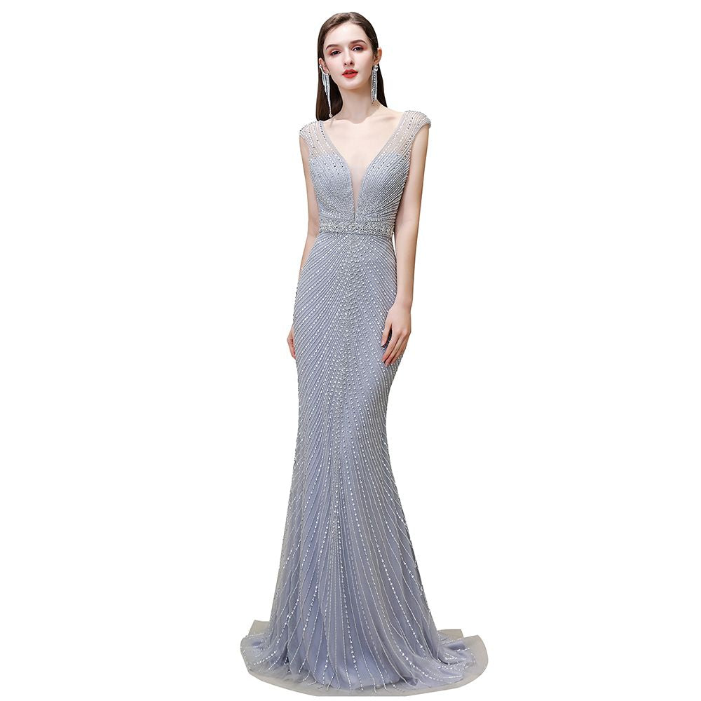 Robe de soirée sirène argentée moulante à perles, sans manches, col en V profond et élégante