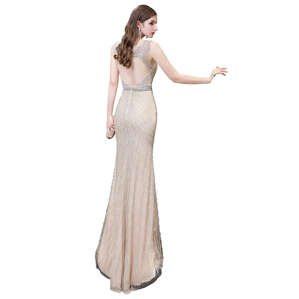 Robe de soirée sirène argentée moulante à perles, sans manches, col en V profond et élégante