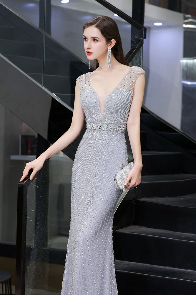 Robe de soirée sirène argentée moulante à perles, sans manches, col en V profond et élégante