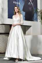 Elegante vestido de novia de satén con apliques de encaje, media manga y corte en A, largo hasta el suelo.
