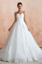 Elegante vestido de novia largo de tul con apliques y corte en A sin tirantes