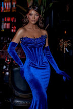 Robe de bal sirène longue sans bretelles en velours bleu royal ornée de perles élégante