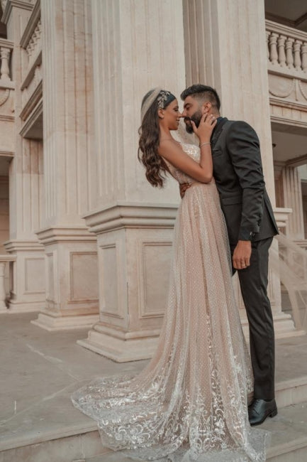Elegante vestido de fiesta de noche sin mangas con escote en V, corte A, espalda descubierta y apliques de encaje.