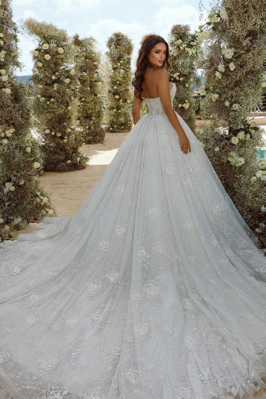 Vestido de novia de encaje con escote en forma de A y mangas