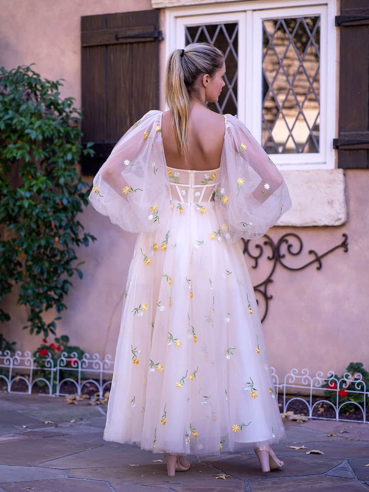 Maxi-Tüllkleid mit herzförmigem Ausschnitt und bestickter Spitze