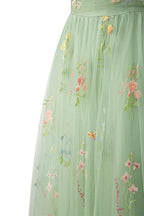 Abito da sera lungo fino al pavimento in tulle con ricamo floreale e scollo a cuore