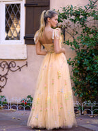Abito da sera lungo fino al pavimento in tulle con ricamo floreale e scollo a cuore