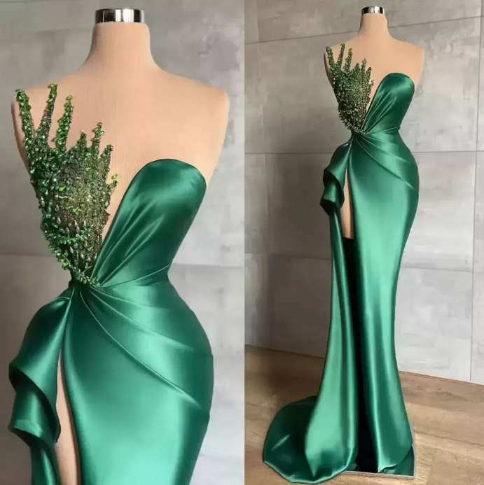 Abito da sera verde smeraldo lungo a sirena lucido senza maniche con perline