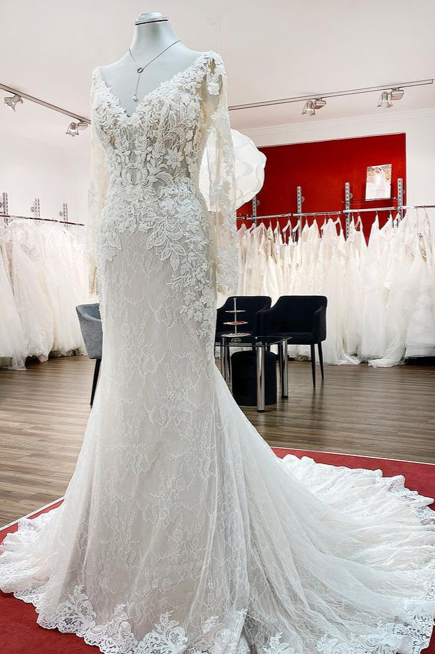Vestido de noiva de sereia de tule de manga comprida em forma de coração marfim com contas de renda