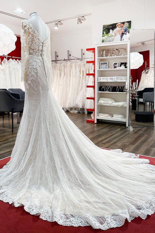 Vestido de noiva de sereia de tule de manga comprida em forma de coração marfim com contas de renda