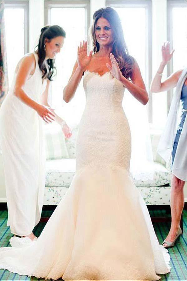 Abiti da sposa a sirena con scollo a cuore e applicazioni di pizzo