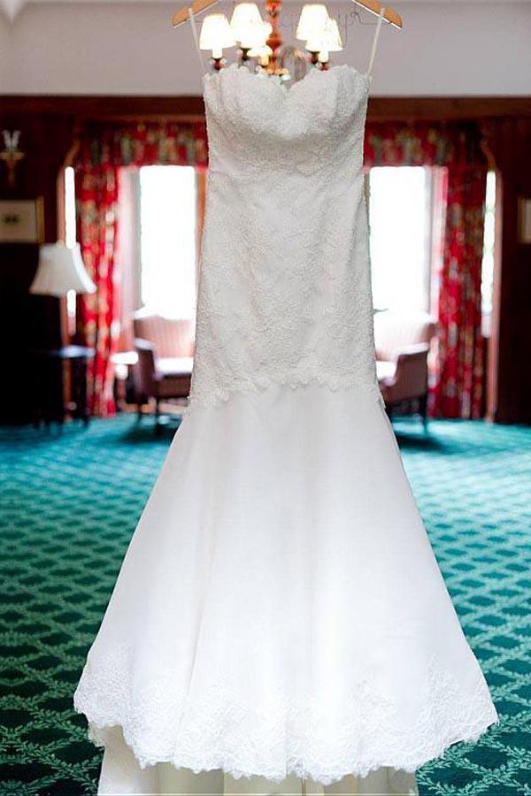 Abiti da sposa a sirena con scollo a cuore e applicazioni di pizzo