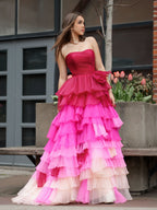 Vestido longo de baile com corpete franzido e folhos
