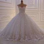 Robe de mariée princesse sans manches en dentelle avec appliques et jupe évasée