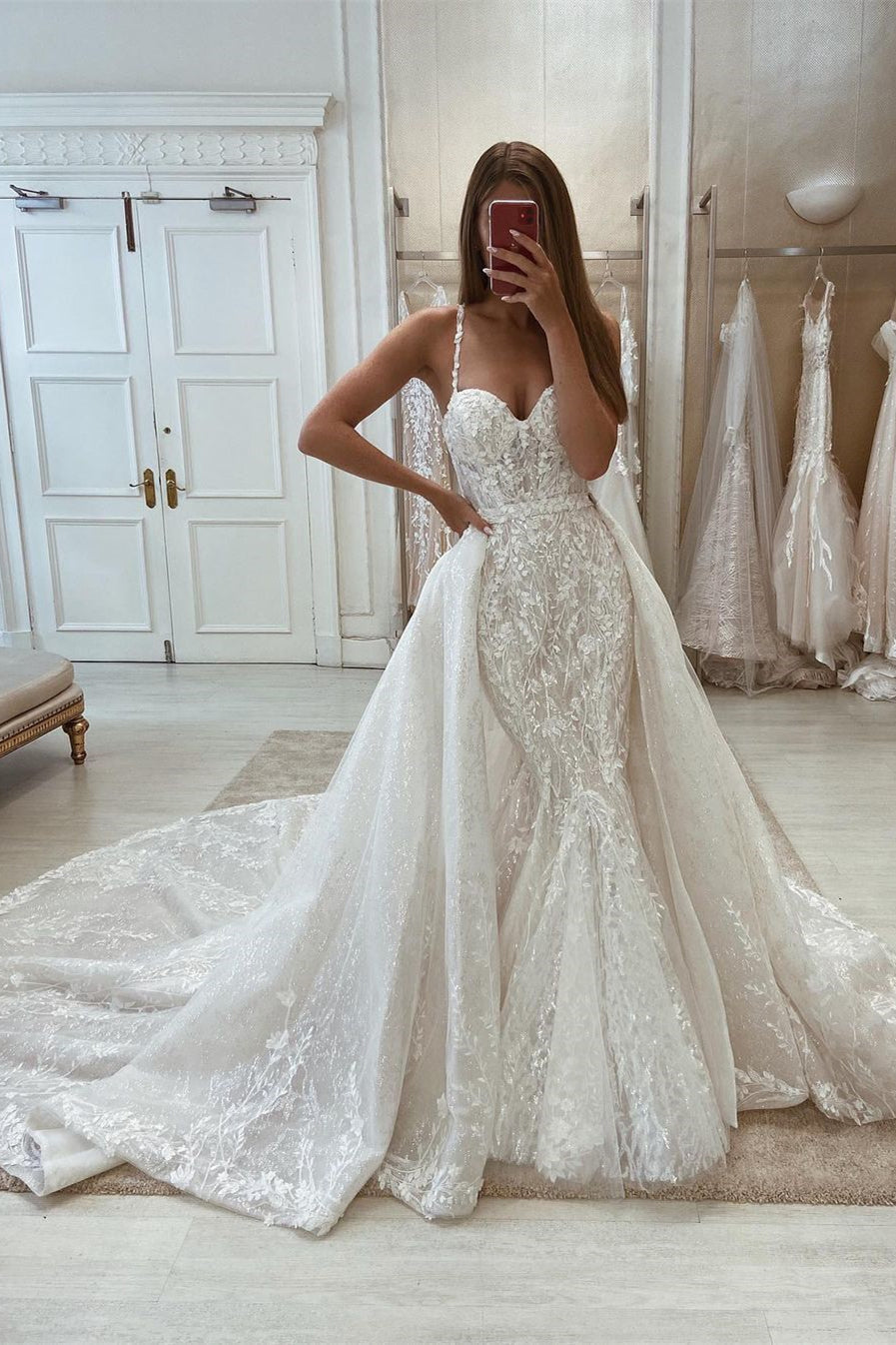 Vestido de Noiva com Alças Finas em Espaguete, Estilo Sereia, Sem Mangas, em Renda, com Cauda Destacável