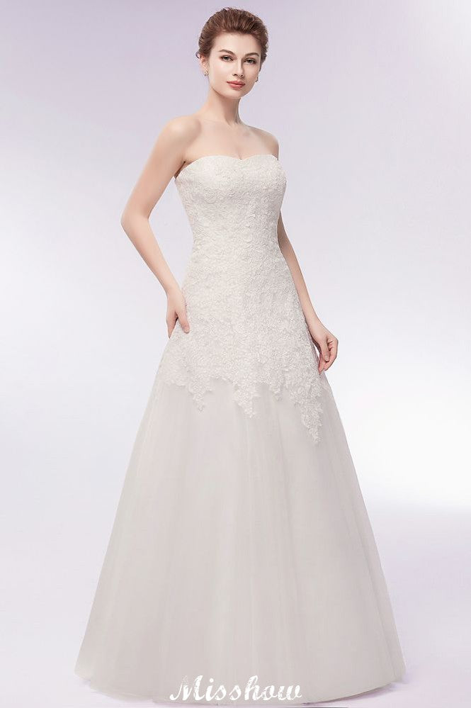 Vestidos de novia largos de tul con encaje y corte A sin tirantes y escote corazón