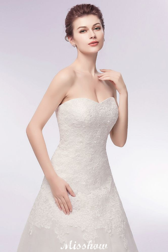 Vestidos de novia largos de tul con encaje y corte A sin tirantes y escote corazón