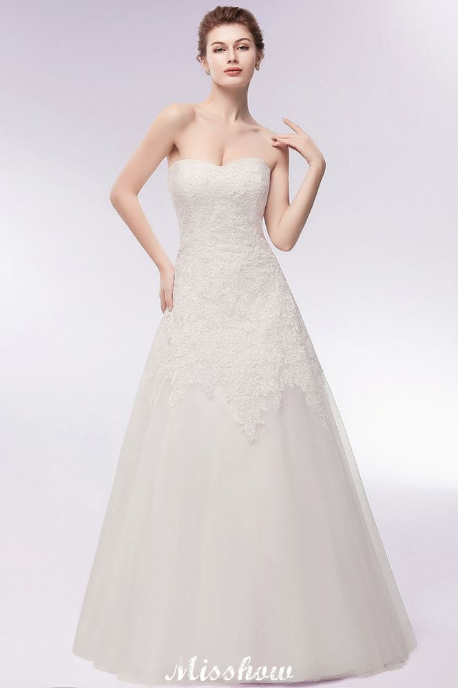 Vestidos de novia largos de tul con encaje y corte A sin tirantes y escote corazón