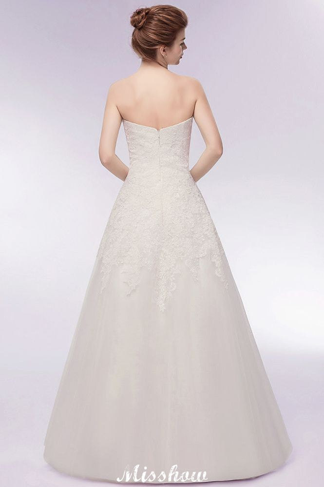 Vestidos de novia largos de tul con encaje y corte A sin tirantes y escote corazón