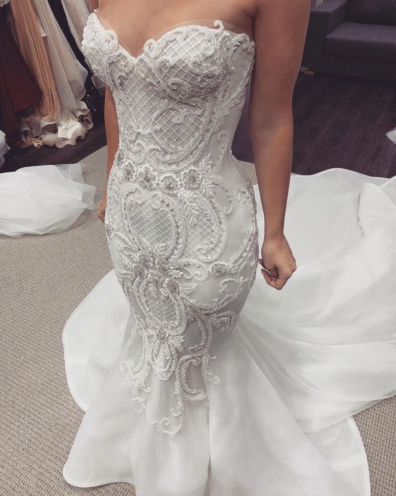 Robe de mariée sirène en dentelle éblouissante avec boutons cœur