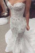 Robe de mariée sirène en dentelle éblouissante avec boutons cœur