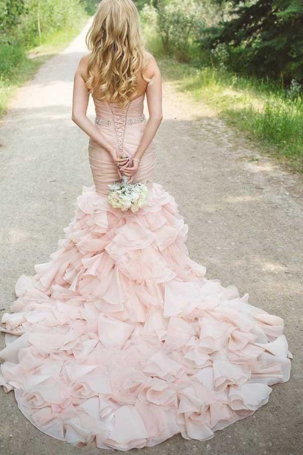 Abito da sposa sirena in organza a balze con strascico e perline