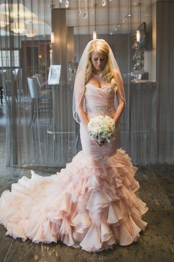 Vestido de Noiva Sereia com Cauda em Camadas de Organza e Bordados com Contas