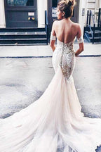 Vestido de novia de sirena con cola Watteau y escote corazón con encaje blanco
