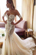 Vestido de novia de sirena con cola Watteau y escote corazón con encaje blanco