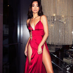 Vestido de Cetim para Baile com Decote em V Longo e Corte em A com Fenda