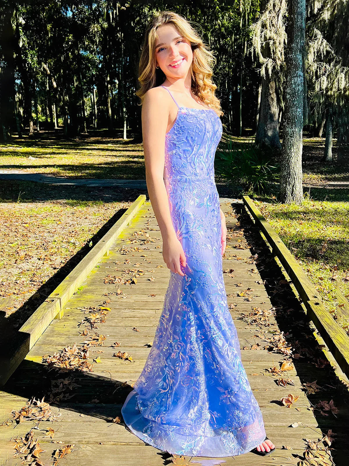 Sylvia | Vestidos largos de gala con tirantes de espagueti, encaje lila y lentejuelas estilo sirena