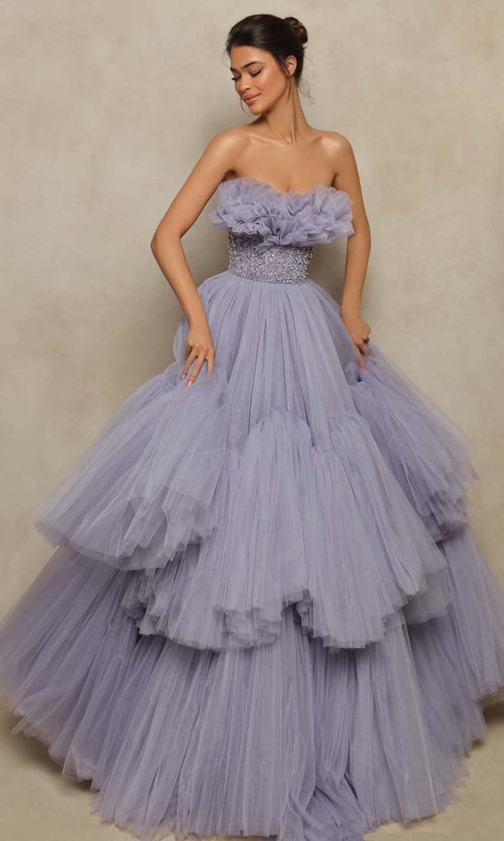 Trägerloses Ballkleid aus Tüll mit Perlen in Übergröße