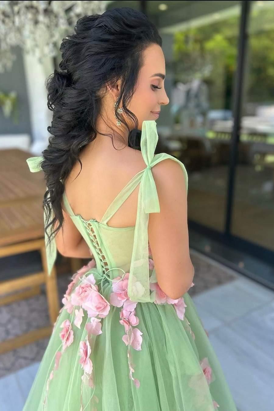 Taurus | Vestido largo de gala verde dulce con tirantes en línea A, sin mangas, con apliques y tul